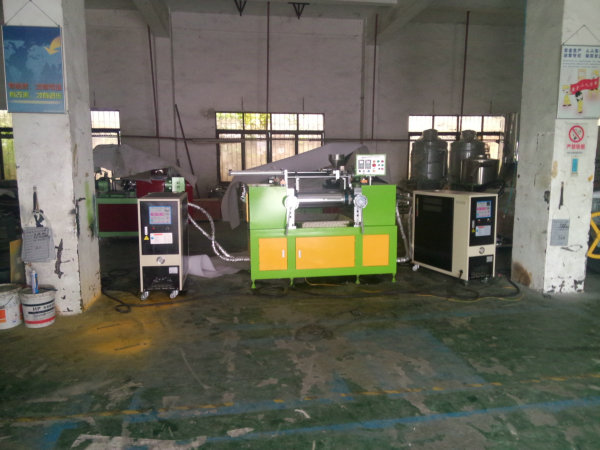 模溫機(jī)在開煉機(jī)、密煉機(jī)的應(yīng)用現(xiàn)場