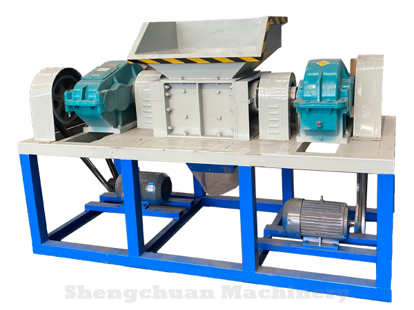 揭秘雙軸撕碎機(jī):強(qiáng)力粉碎的機(jī)械巨獸